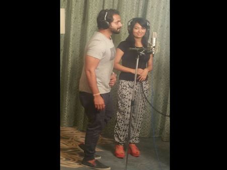 'ZOOಮ್' ಚಿತ್ರಕ್ಕೆ 'ಗಾನ ಕೋಗಿಲೆ' ಆದರು ನಟಿ ರಾಧಿಕಾ ಪಂಡಿತ್!