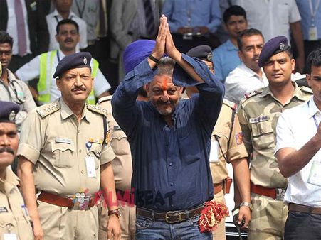 ಮಾಧ್ಯಮದ ಮುಂದೆ ಜೈಲಿನ ಅನುಭವ ಬಿಚ್ಚಿಟ್ಟ ಸಂಜಯ್ ದತ್