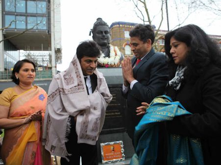 ಚಿತ್ರಗಳು : ಬಸವಣ್ಣಗೆ ನಮಿಸಿದ ಶಿವಣ್ಣಗೆ ಲಂಡನ್ನಿನಲ್ಲಿ ಸನ್ಮಾನ