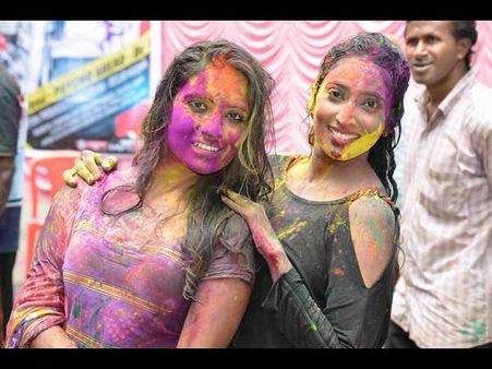 ಚಿತ್ರಗಳು; ಕನ್ನಡ ಚಿತ್ರ ನಿರ್ಮಾಪಕರು-ನಟಿಯರ ರಂಗಿನಾಟ ನೋಡಿ