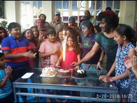 ರಿಯಲ್ ಉಪೇಂದ್ರರ ಮನೆಯಲ್ಲಿ ಕಲರ್ ಫುಲ್ ಹೋಳಿ ಸಂಭ್ರಮ