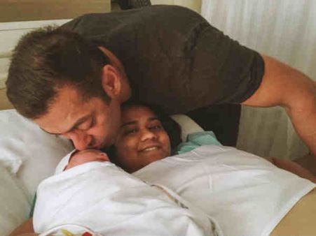 ಫೋಟೋಗಳಲ್ಲಿ...ಬಾಲಿವುಡ್ ನ 'ಮಾಮುಜಾನ್' ಆದ ಸಲ್ಮಾನ್ ಖಾನ್.!