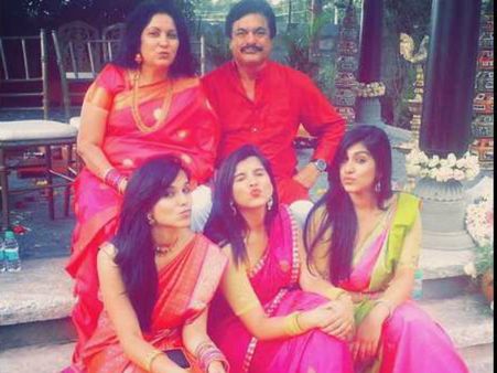 3 ಮಗಳಂದಿರ ಜೊತೆ ವಿಜಯಲಕ್ಷ್ಮಿ ಸಿಂಗ್ ದಂಪತಿಗಳ ಹೊಸ ಮ್ಯಾಜಿಕ್