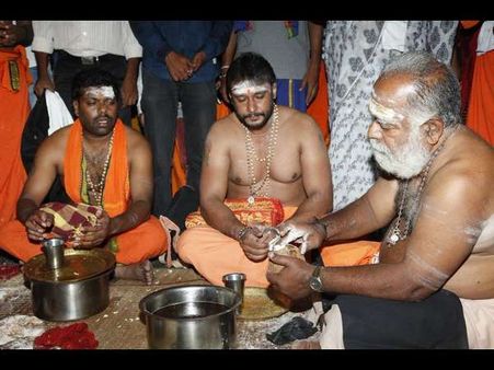 ಚಿತ್ರಗಳು; ಸತತ ಐದನೇ ಬಾರಿ 'ಅಯ್ಯಪ್ಪ ಸ್ವಾಮಿ' ಆದ ದರ್ಶನ್