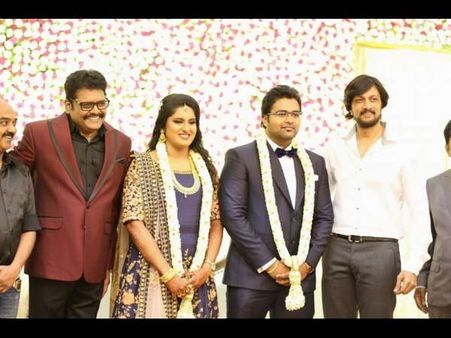 ಚಿತ್ರಗಳು: 'ಕೋಟಿಗೊಬ್ಬ 2' ನಿರ್ದೇಶಕರ ಮಗಳ ಮದುವೆಯಲ್ಲಿ ಸುದೀಪ್ ಭಾಗಿ
