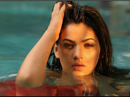 ಮುಂಬೈ ನಿಂದ ನೇರವಾಗಿ ಸ್ಯಾಂಡಲ್ ವುಡ್ ಗೆ ಬಂದ ರೂಪದರ್ಶಿ