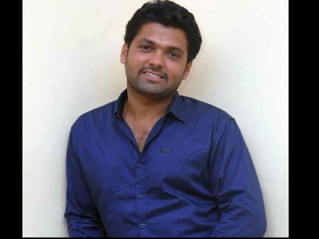 'ಗೋಧಿ ಬಣ್ಣ' ಚಿತ್ರವನ್ನು ತಂದೆಗೆ ಅರ್ಪಿಸಿದ ರಕ್ಷಿತ್ ಶೆಟ್ಟಿ