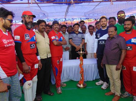 ಸ್ಯಾಂಡಲ್‌ವುಡ್ ಕ್ರಿಕೆಟ್ ಕಪ್‌ಗೆ ಭರ್ಜರಿ ಚಾಲನೆ