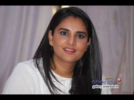 ರಾಜಕೀಯವೂ ಬೇಡ, ಸಿನೆಮಾನೂ ಬೇಡ, ಮದುವೆಯಾಗಿ 'ರಮ್ಯ'ವಾಗಿರಲಿ!