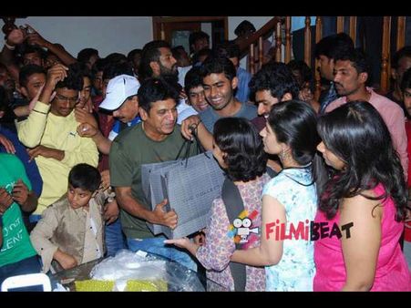 ಶಿವಣ್ಣ @ 54: ಯಾರ್ಯಾರು ಏನೇನು ಗಿಫ್ಟ್ ಕೊಟ್ಟರು.?