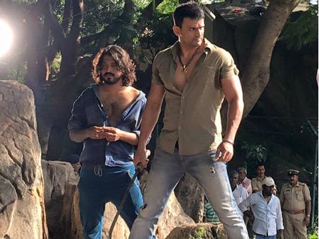 'ರಾಟೆ' ರಾಜನ ರಗಡ್ ಲುಕ್ ಬೋ ಪಸಂದ್ ಆಗೈತಿ...