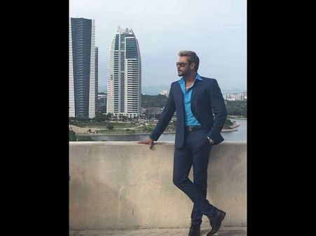 ಫೋಟೋ ನೋಡಿ: ಮಲೇಶಿಯಾದಲ್ಲಿ 'ಚಕ್ರವರ್ತಿ' ದರ್ಶನ್ ಚಕ್ರಾಧಿಪತ್ಯ