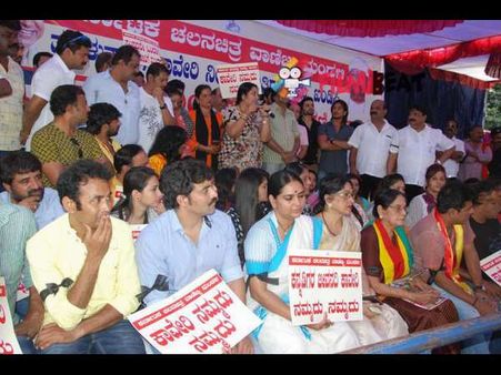 ಆಯಮ್ಮನ (ಜಯಲಲಿತಾ) ಹೆದರಿಸುವ ಗಂಡಸು ಕರ್ನಾಟಕದಲ್ಲಿ ಹುಟ್ಟಿಲ್ವಾ?