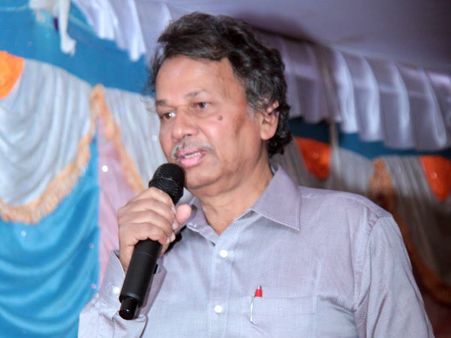 ಸಾಹಿತಿ ಬರಗೂರು ಅವರಿಗೆ ವಾಣಿಜ್ಯ ಮಂಡಳಿಯಿಂದ ಸನ್ಮಾನ