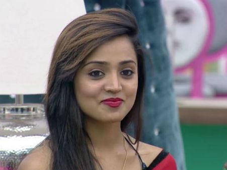 'ಬಿಗ್ ಬಾಸ್' ಮನೆಯಿಂದ ಹೊರಬಿದ್ದ ನಟಿ ಸಂಜನಾ!