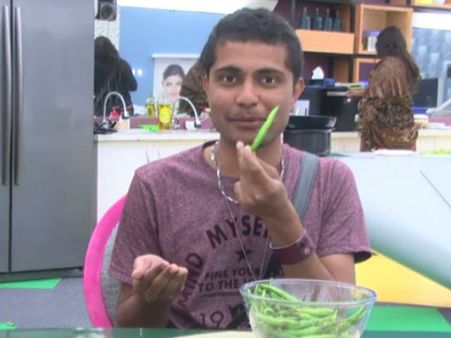 ಜಿದ್ದಿಗೆ ಬಿದ್ದು ಬರೋಬ್ಬರಿ 45 ಹಸಿ ಮೆಣಸಿನಕಾಯಿ ತಿಂದ ಪ್ರಥಮ್.!