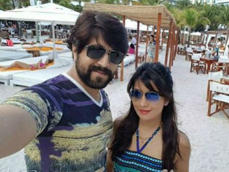 ಪ್ರೀತಿಯ ಪತಿ ಯಶ್ ಹುಟ್ಟುಹಬ್ಬಕ್ಕೆ ಮುದ್ದು ಮಡದಿ ರಾಧಿಕಾ ವಿಶಸ್