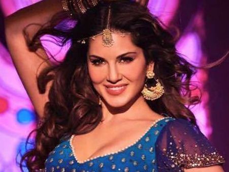 ಸನ್ನಿ ಲಿಯೋನ್ ನೃತ್ಯಕ್ಕೆ ಹುಚ್ಚೆದ್ದು ಕುಣಿದಾಡಿದ ಪ್ರೇಕ್ಷಕರು!