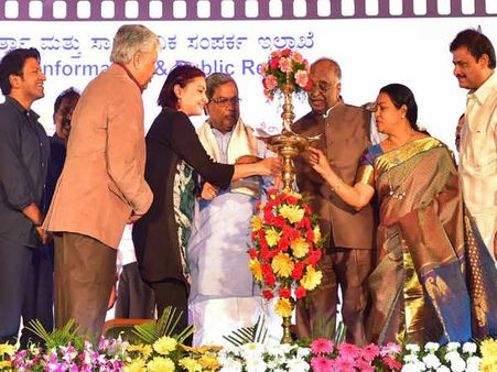 'ಬೆಂಗಳೂರು ಚಿತ್ರೋತ್ಸವ'ಕ್ಕೆ ಸಿ.ಎಂ ಚಾಲನೆ: ವಿಧಾನಸೌಧದ ಮೇಲೆ ಕನ್ನಡ ಸಂಸ್ಕ್ರತಿ ಅನಾವರಣ