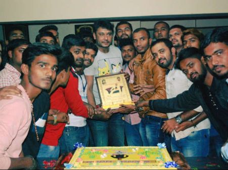 ದರ್ಶನ್ ಹುಟ್ಟು ಹಬ್ಬಕ್ಕೆ ಬೆಳ್ಳಿತೆರೆಯ ಯಾರೆಲ್ಲಾ ವಿಶ್ ಮಾಡಿದ್ದಾರೆ..?