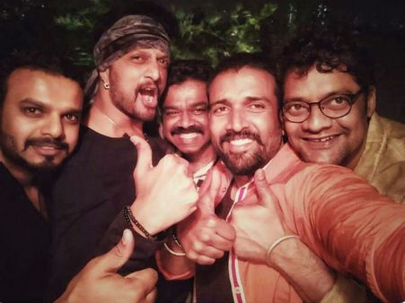 'ಹೆಬ್ಬುಲಿ' ಗೆದ್ದಿದ್ದಕ್ಕೆ 'ಕಿಚ್ಚ'ನ ಮನೆಯಲ್ಲಿ ಸಕ್ಸಸ್ ಪಾರ್ಟಿ!