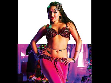 'ಮೇಲುಕೋಟೆ ಮಂಜ' ಚಿತ್ರದಲ್ಲಿ ಟಾಪ್ ಮೋಸ್ಟ್ ನೃತ್ಯಗಾರ್ತಿಯ ಬೆಲ್ಲಿ ಡ್ಯಾನ್ಸ್