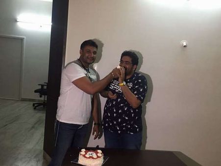 ನಟ ದರ್ಶನ್ ಕೇಕ್ ಕತ್ತರಿಸಿ ಸಂಭ್ರಮಿಸಿದ್ದೇಕೆ?