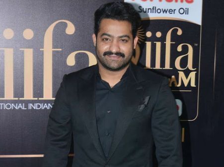 'ಐಫಾ' ಪ್ರಶಸ್ತಿ ವೇದಿಕೆಯಲ್ಲಿ ಕನ್ನಡಾಭಿಮಾನ ಮೆರೆದ ತೆಲುಗು ನಟ ಎನ್.ಟಿ.ಆರ್