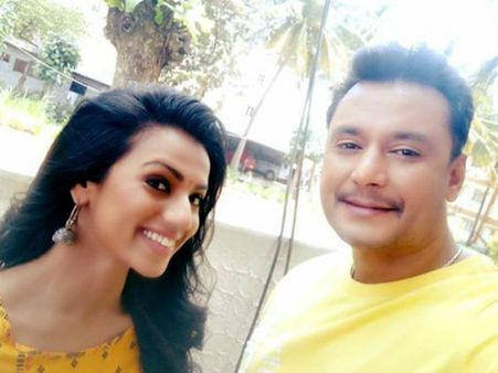 'ತಾರಕ್' ಚಿತ್ರೀಕರಣದಲ್ಲಿ ದರ್ಶನ್ ಜೊತೆ ಶ್ರುತಿ ಹರಿಹರನ್ ರೊಮ್ಯಾನ್ಸ್