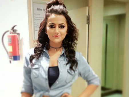 'ಸಪೂರ ಕಟಿ' ಸುಂದರಿಯಾದ 'ಅನನ್ಯ ಟೀಚರ್'