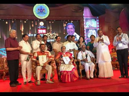 2016ನೇ ರಾಜ್ಯ ಚಲನಚಿತ್ರ ಪ್ರಶಸ್ತಿ ಪ್ರದಾನ ಮಾಡಿದ ಮುಖ್ಯಮಂತ್ರಿ ಸಿದ್ದರಾಮಯ್ಯ
