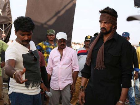 ಭಯಂಕರ ಬಿರುಗಾಳಿಗೆ ಸಿಲುಕಿದ 'ದಿ ವಿಲನ್' ಚಿತ್ರತಂಡ: ಪಾರಾದ ಕಿಚ್ಚ ಸುದೀಪ್.!