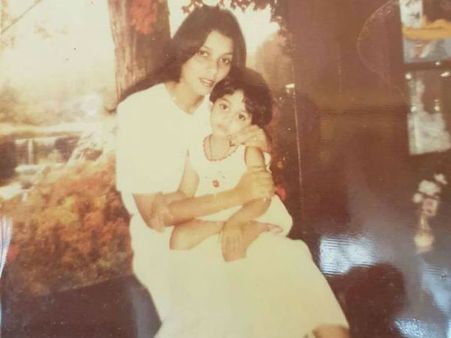 ಅಮ್ಮನ ಜೊತೆ ಕೂತಿರುವ ಈ ಮುದ್ದು 'ಪುಟ್ಟಿ' ಯಾರು ಗೊತ್ತೇನು.?