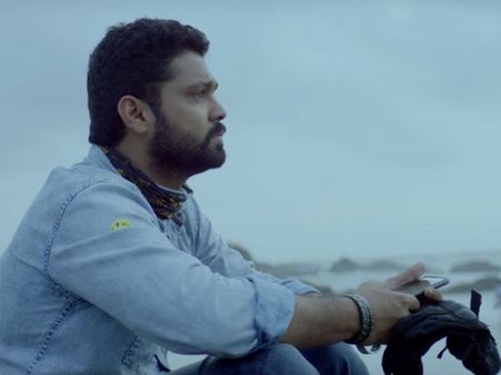 ತ್ರಿಭುವನ್ ಚಿತ್ರಮಂದಿರದ ಮುಂದೆ ನಟ ರಕ್ಷಿತ್ ಶೆಟ್ಟಿ ಕಣ್ಣೀರಿಟ್ಟಿದ್ಯಾಕೆ.?