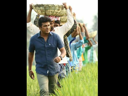 ಗಾಂಧಿನಗರದಲ್ಲಿ ದಾಖಲೆ ನಿರ್ಮಿಸಿದ ಶಿವಣ್ಣನ ಕಟೌಟ್