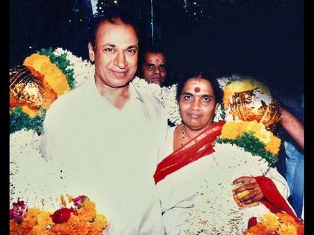 ಡಾ.ರಾಜ್ ಸಮಾಧಿ ಪಕ್ಕದಲ್ಲಿಯೇ ಪತ್ನಿ ಪಾರ್ವತಮ್ಮ ಅಂತ್ಯಕ್ರಿಯೆ