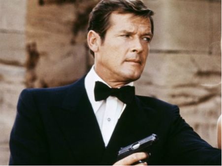 ಜೇಮ್ಸ್ ಬಾಂಡ್ ಖ್ಯಾತಿಯ ನಟ ಸರ್ ರೋಜರ್ ಮೂರ್ ಇನ್ನಿಲ್ಲ