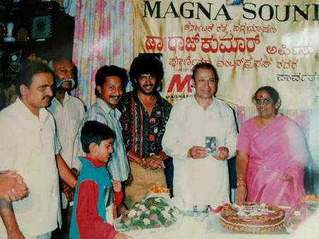 'ಓಂ' ಚಿತ್ರದ ಆಡಿಯೋ ಬಿಡುಗಡೆಯ ಈ ಫೋಟೋ ಹಿಂದಿನ ಕಥೆ ಕೇಳಿ...