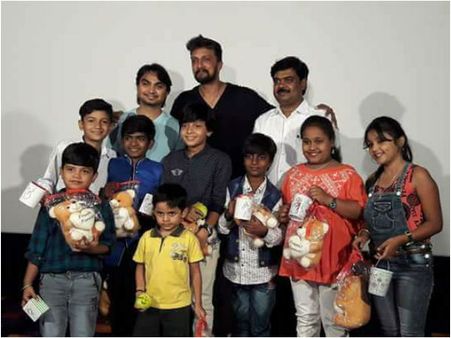 'ಎಳೆಯರ' ಜೊತೆ 'ಗೆಳೆಯರ' ಸಿನಿಮಾ ನೋಡಿದ ಕಿಚ್ಚ ಸುದೀಪ್