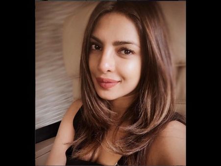 ಪ್ಲಾಸ್ಟಿಕ್ ಸರ್ಜರಿ ಫಜೀತಿ: ಪ್ರಿಯಾಂಕ ಮೂಗಿನ ಬಗ್ಗೆ ಟ್ರೋಲ್!