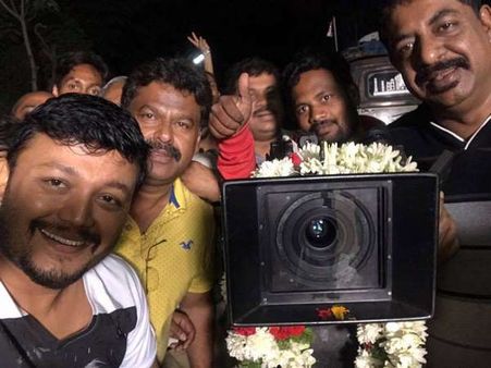 ಶೂಟಿಂಗ್ ಮುಗಿಸಿ ಕುಂಬಳಕಾಯಿ ಒಡೆದ 'ಮುಗುಳುನಗೆ'