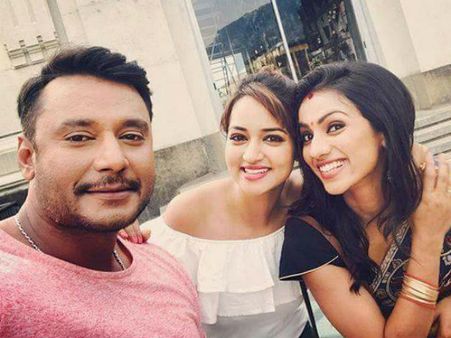 ಫೋಟೋ: ಇಬ್ಬರು ನಟಿಯರ ಜೊತೆ 'ತಾರಕ್' ತಕಧಿಮಿತಾ