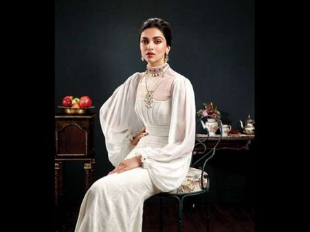 ಹಿಂದೆಂದೂ ಕಂಡಿರದ ರಾಯಲ್ ಲುಕ್‌ನಲ್ಲಿ ದೀಪಿಕಾ ಹೇಗಿದ್ದಾರೆ ನೋಡಿ..