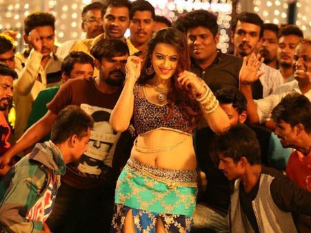 ಚೇತನ್ 'ಅತಿರಥ' ಚಿತ್ರದಲ್ಲಿ ಸೊಂಟ ಬಳುಕಿಸಿದ ನಟಿ ಎಸ್ತರ್!