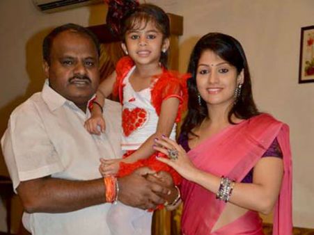 ಕುಮಾರಸ್ವಾಮಿ ಬಗ್ಗೆ ಕೇಳಿದ ಪ್ರಶ್ನೆಗಳಿಗೆ ರಾಧಿಕಾ ಖಡಕ್ ಉತ್ತರ