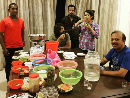 ಬಂಗಾರಪೇಟೆ ಪಾನಿಪೂರಿ ತಿಂದ ಯಶ್ 'ತಿಂಡಿಪೋತ' ಪತ್ನಿ ರಾಧಿಕಾ ಪಂಡಿತ್