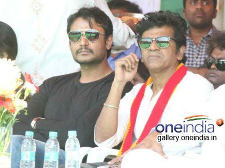 'ಡಿ' ಬಾಸ್ ದರ್ಶನ್ ಜೊತೆ ಸಿನಿಮಾ ಮಾಡುವ ಇಚ್ಛೆ ವ್ಯಕ್ತಪಡಿಸಿದ ಶಿವಣ್ಣ.!