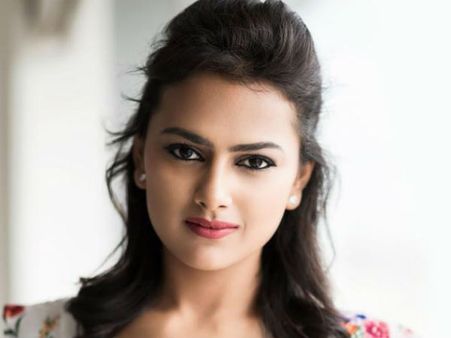 ಮೂಗುತಿ ಸುಂದರಿ ಶ್ರದ್ಧಾ ಶ್ರೀನಾಥ್ ರವರಿಗೆ ಡಿಮ್ಯಾಂಡಪ್ಪೊ ಡಿಮ್ಯಾಂಡು.!