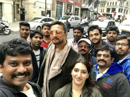 ಚಿತ್ರಗಳು: ಲಂಡನ್ ನಲ್ಲಿ 'ದಿ ವಿಲನ್' ಕಾರುಬಾರು