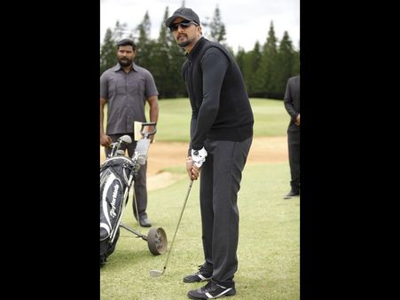 'ಗಾಲ್ಫ್ ಸ್ಟಿಕ್' ಹಿಡಿದು ಆಟಕ್ಕಿಳಿದ ಸ್ಟೈಲಿಶ್ ಸ್ಟಾರ್ ಸುದೀಪ್